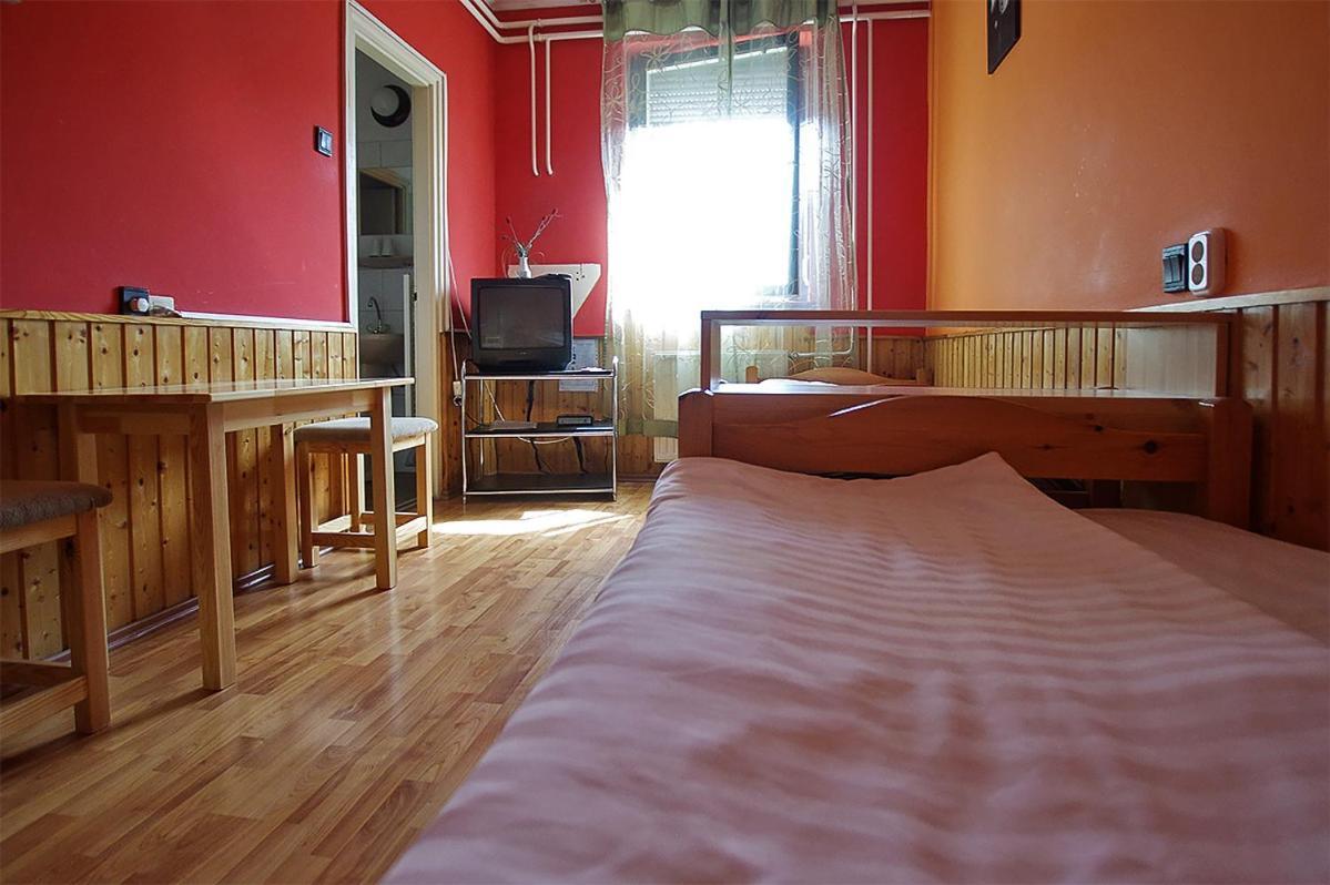 Kispipa Panzio Bed & Breakfast Szombathely Exterior photo