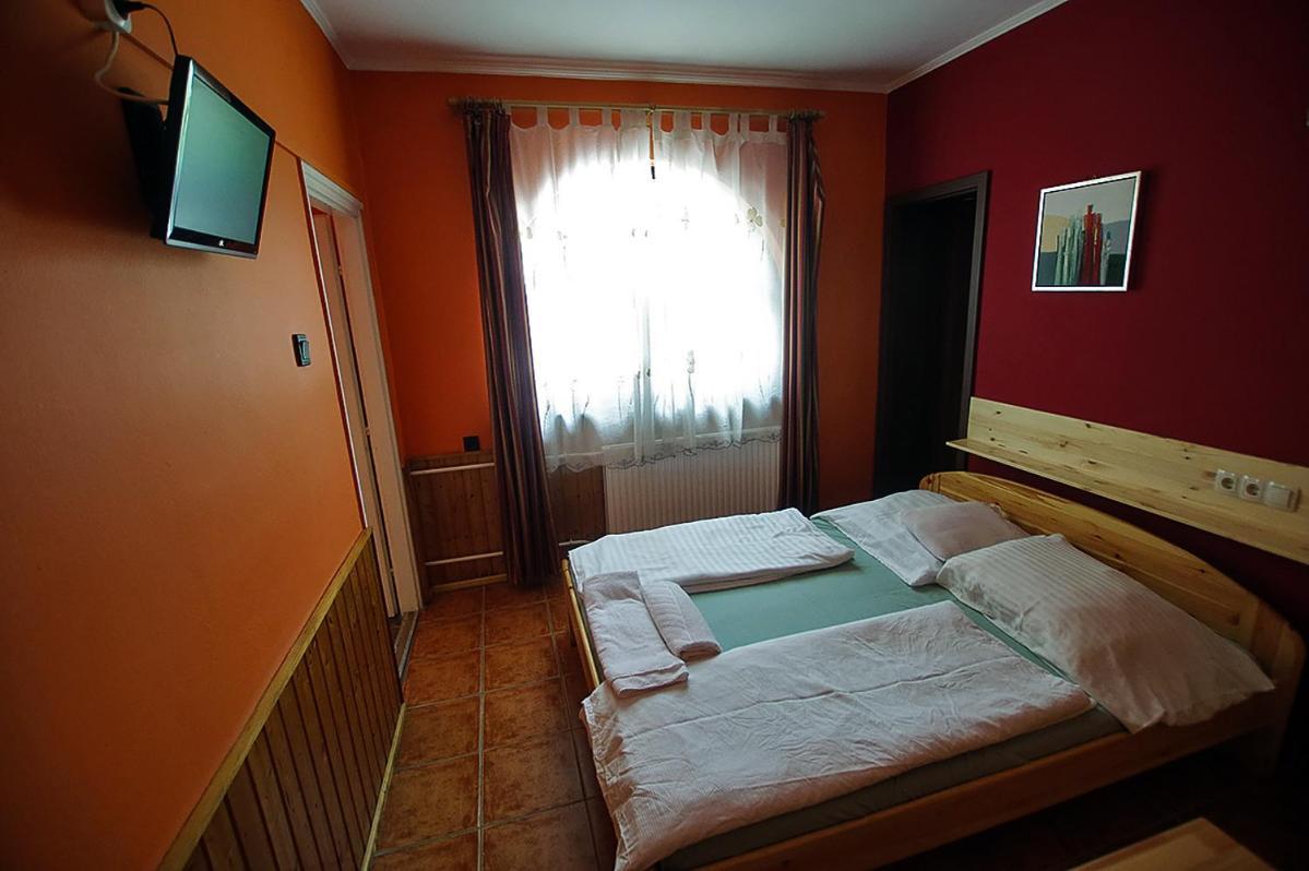 Kispipa Panzio Bed & Breakfast Szombathely Exterior photo