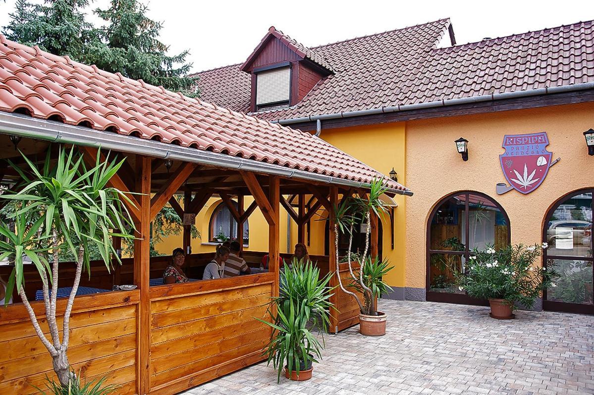 Kispipa Panzio Bed & Breakfast Szombathely Exterior photo