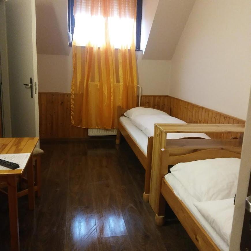Kispipa Panzio Bed & Breakfast Szombathely Exterior photo
