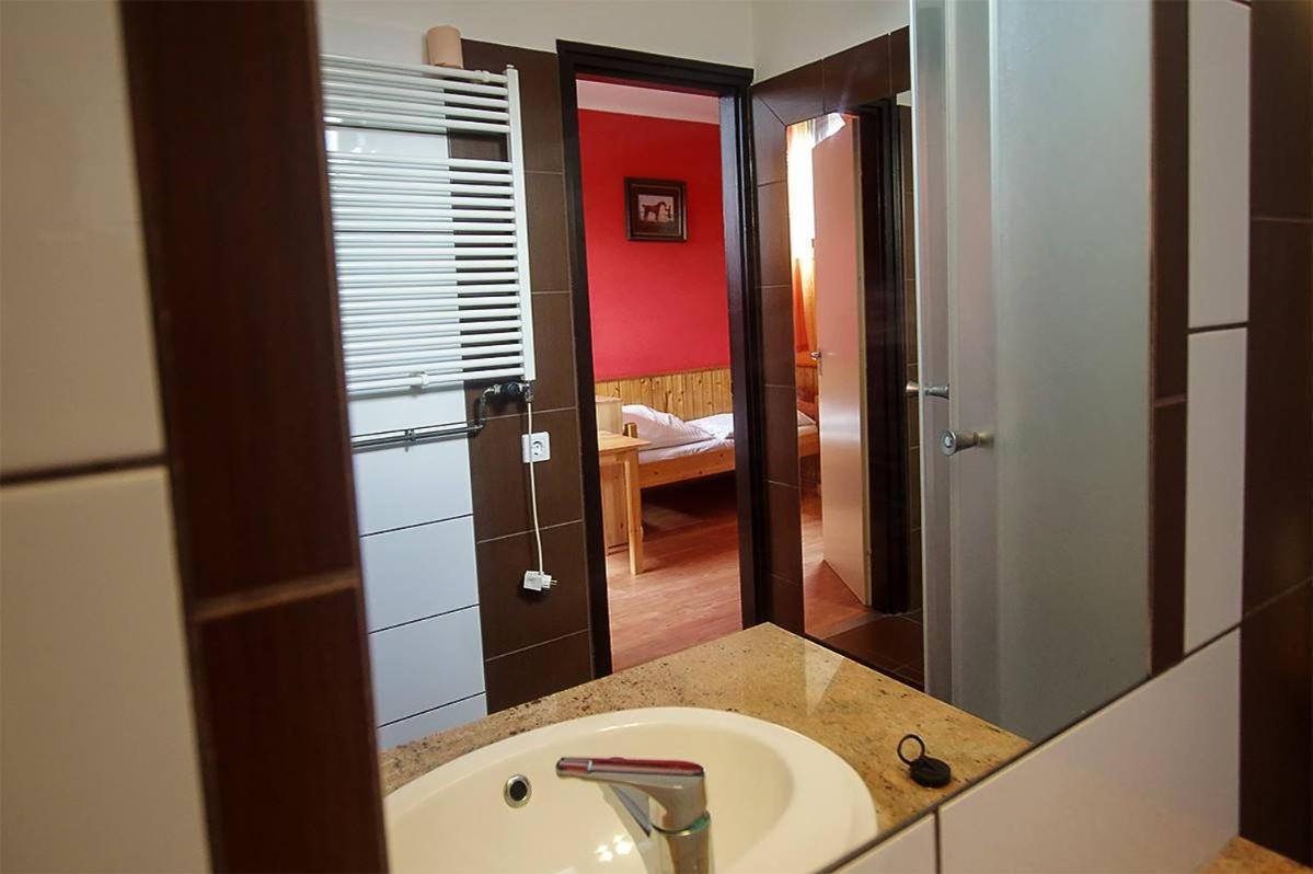 Kispipa Panzio Bed & Breakfast Szombathely Exterior photo